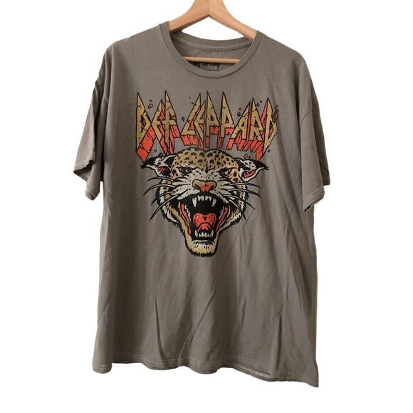 Def Leppard Leopard Band Tshirt Men’s Size Large - Picture 1 of 3